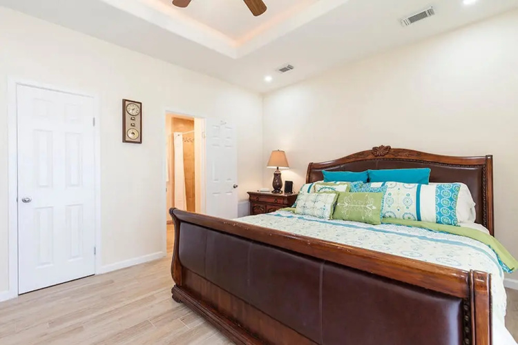 Aquarius Condominium 1001