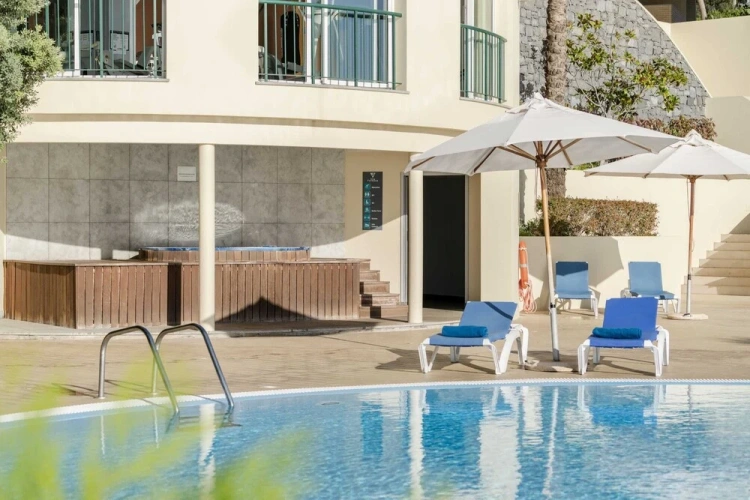 1 Bedroom Apartment with balcony and with ocean view