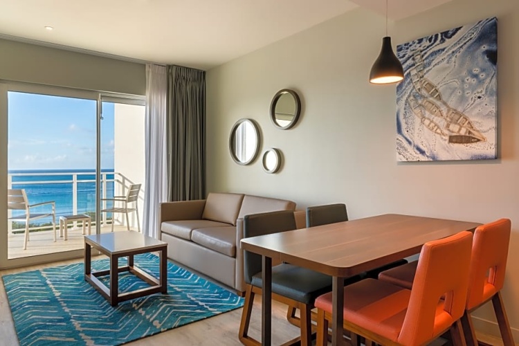 1 Bedroom Premium Double Suite oceanfront
