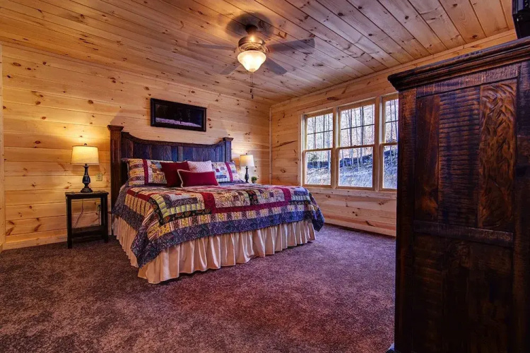 A River Runs Through It 3 Bedrooms 3 Bathrooms Cabin