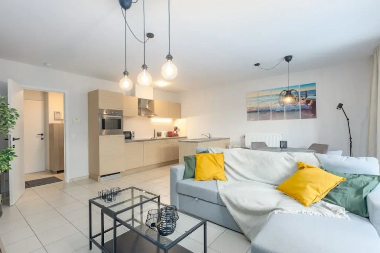 One-bedroom Apartment by the sea