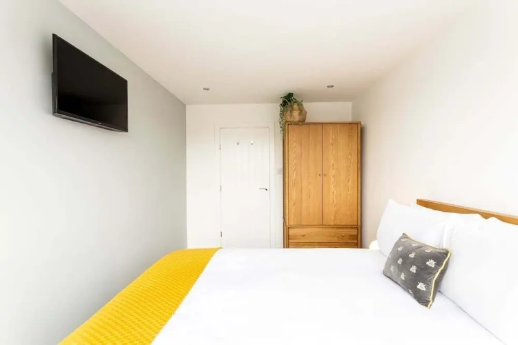 Apartment with balcony