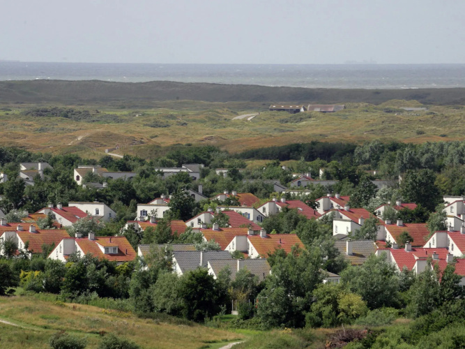 Spacious villa with dishwasher and deco fireplace on Texel