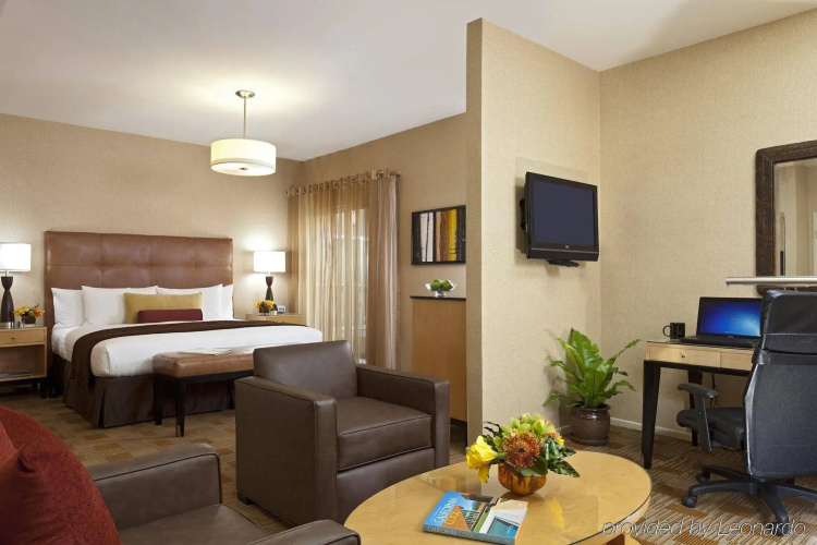 Elan Hotel