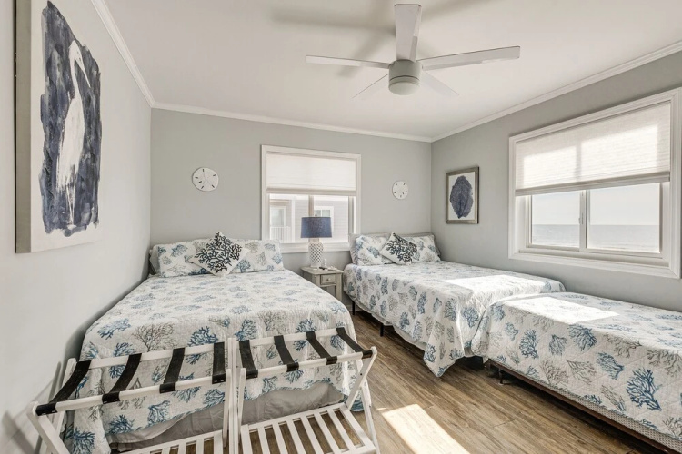 Ocean Isle Beach Condo w/ Balcony: Steps to Shore!