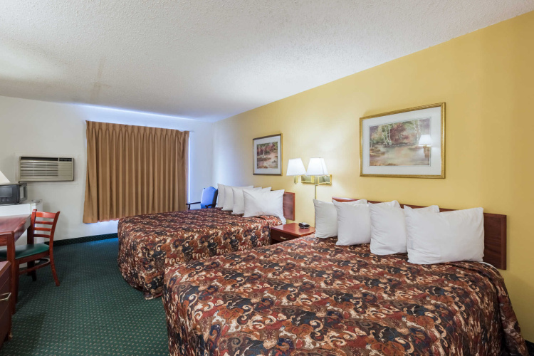 Standard Quadruple room