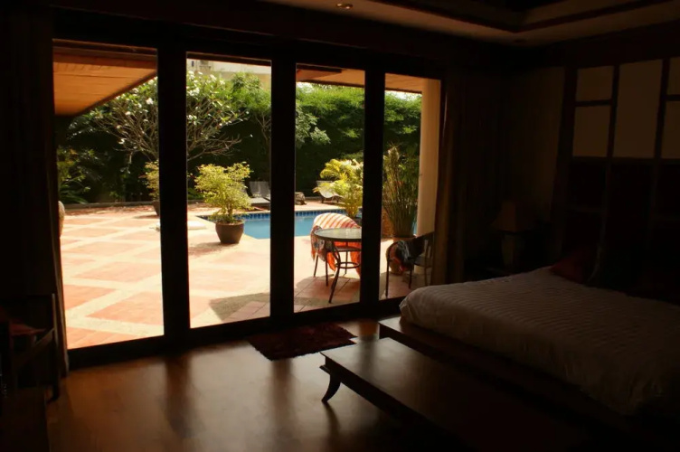 Sirinthara luxury villa