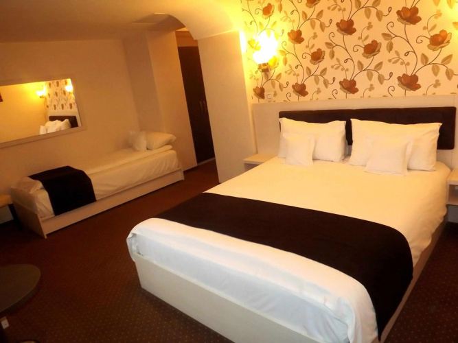 West Plaza Hotel