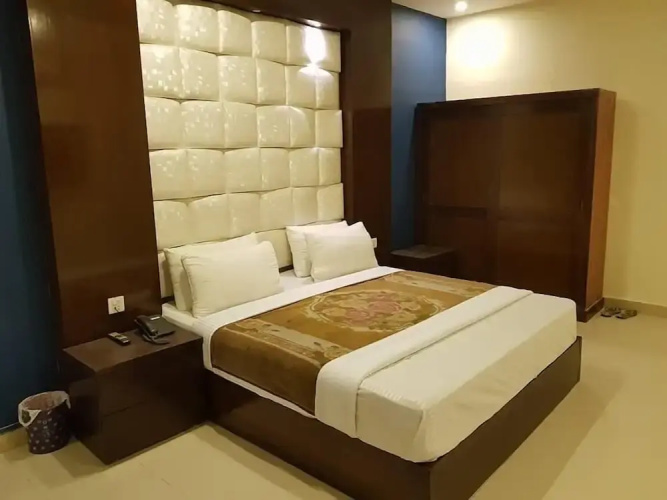 Gulberg Tower Hotel