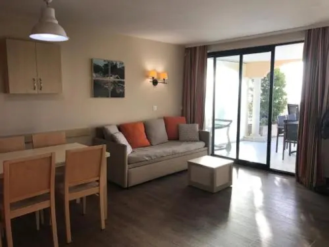2/3 Pièces, Vue Mer Et Piscine