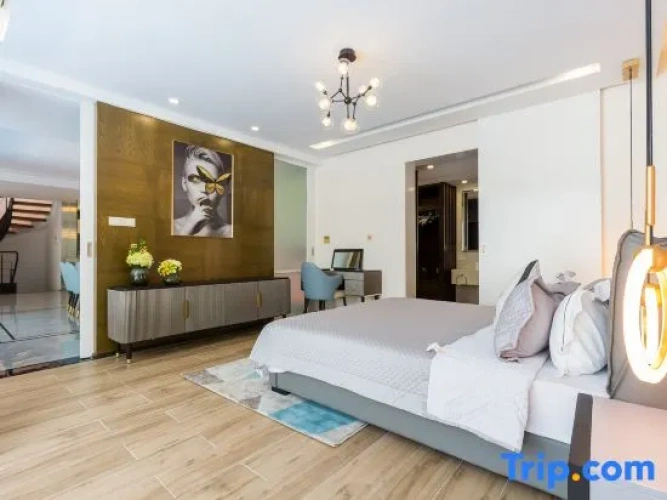 4 Bedrooms Premier Family Villa