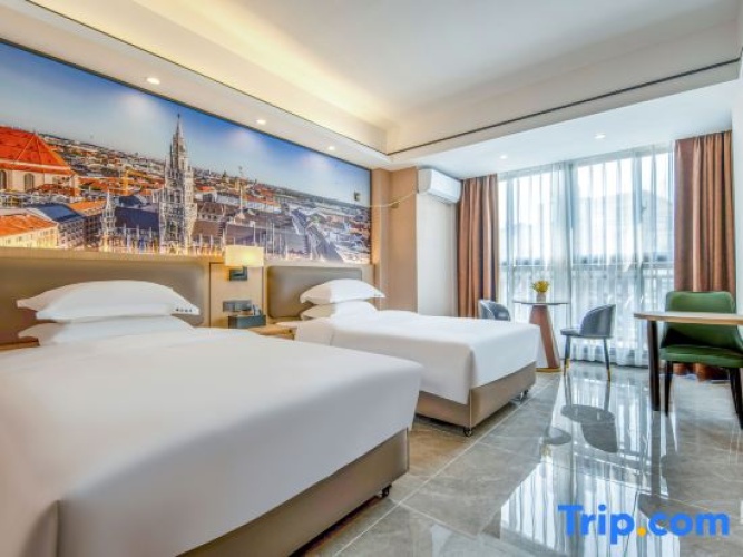 Premier room