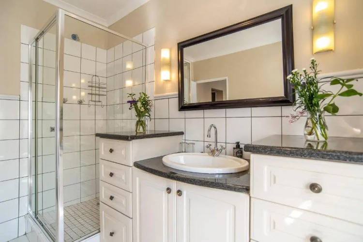 5th Avenue Gooseberry Guest HouseOver view