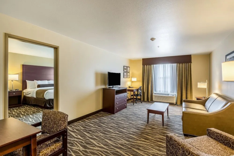 Cobblestone Hotel & Suites - Appleton International Airport