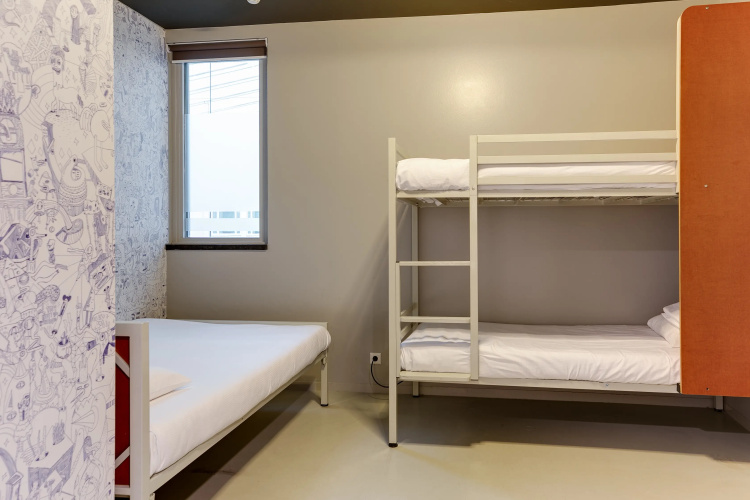 ClinkNOORD - Hostel