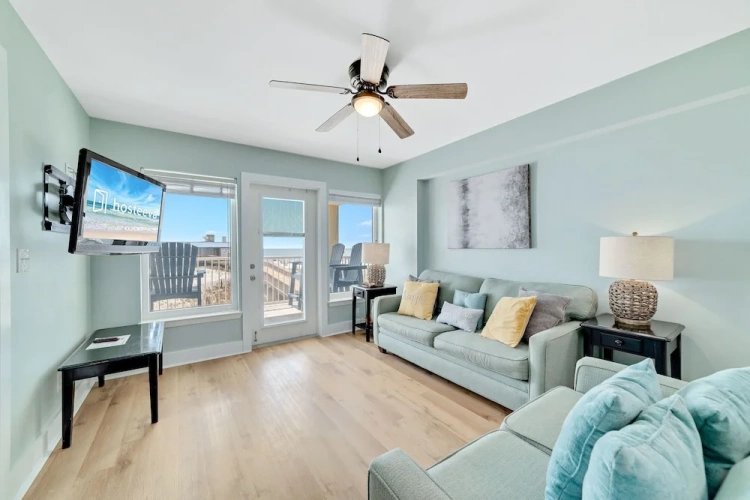 3 Bedrooms Comfort room with balcony and beachfront