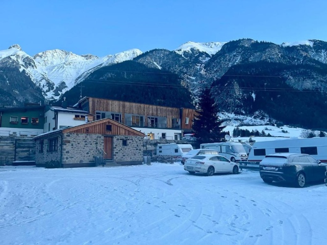 2 Bedrooms Chalet
