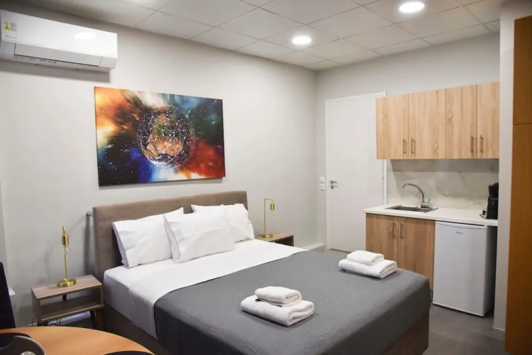 Athens Zeus A by Super Host Hub