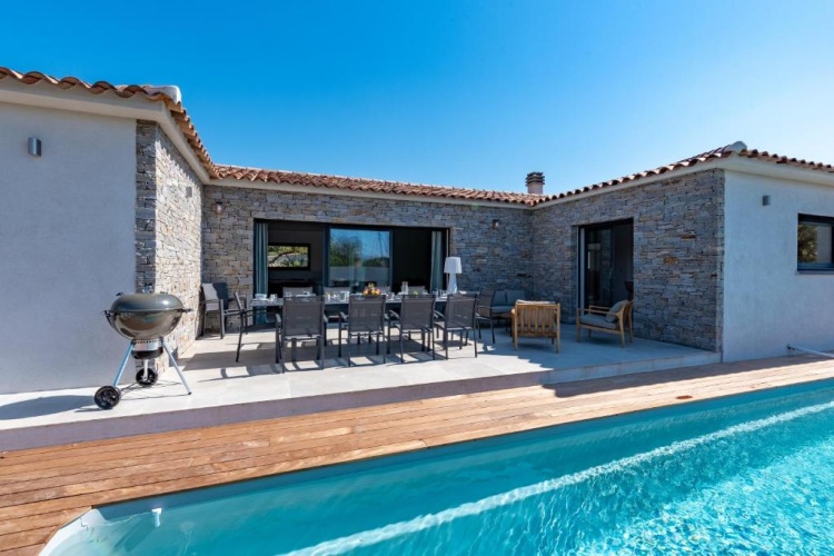 5 Bedrooms Cottage