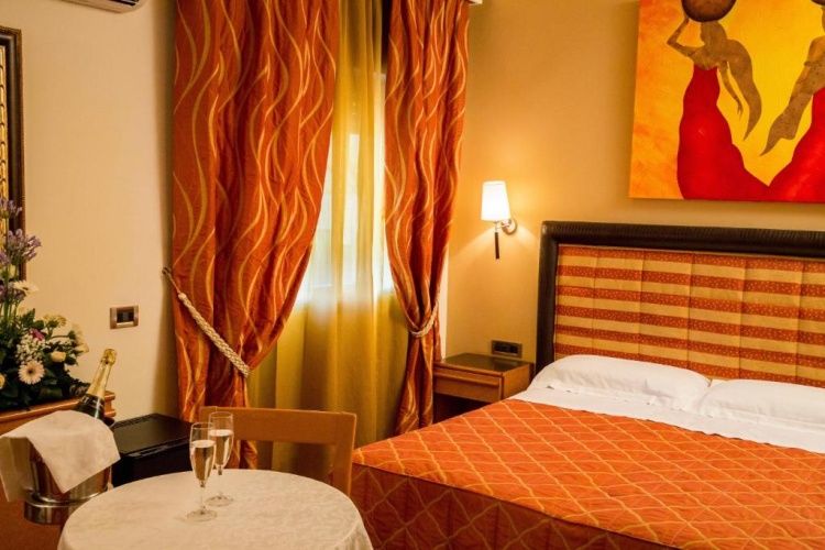 Standard Triple room