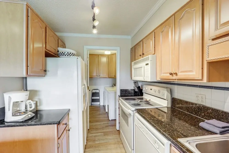 3 Bedrooms Apartment