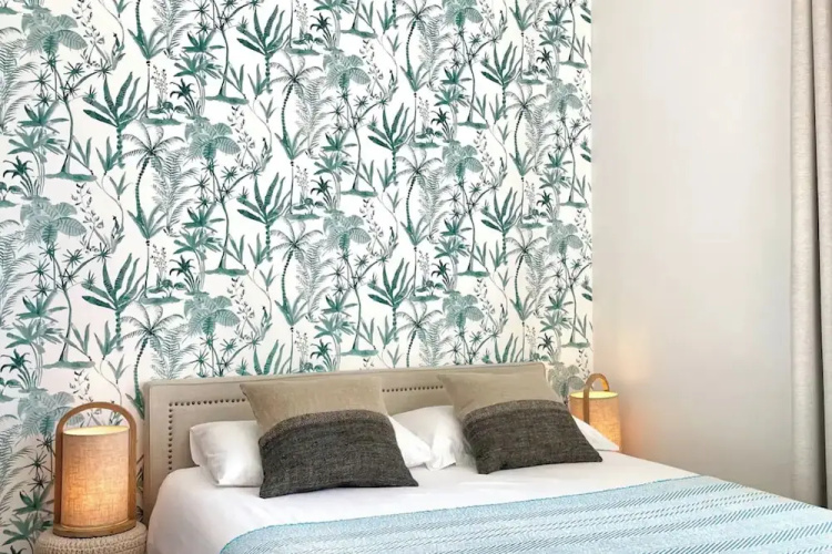 Central Hidden Gem, Rustic Modern 2 Bedroom Flat
