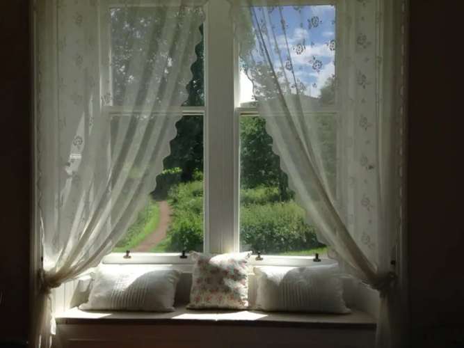 2 Bedroom Flat In Holyrood Park