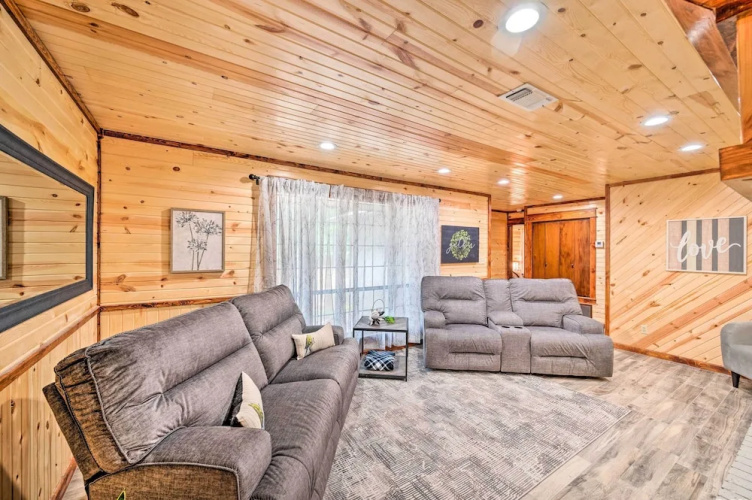 Lavish Broken Bow Home on 6 Acres w/ Hot Tub!