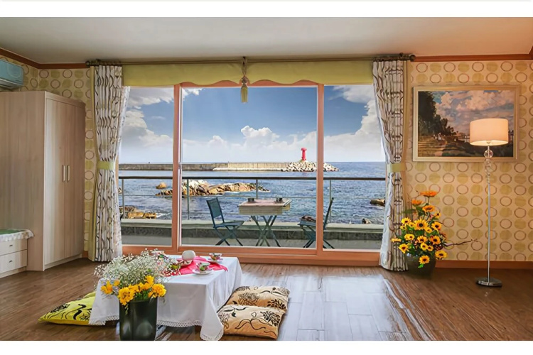 Yangyang Seaglow Rainbow Pension