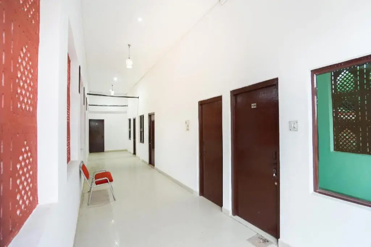 Ready-x Hotel by OYO Rooms