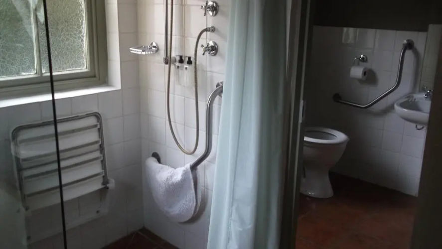 Housemartin Guest Lodge