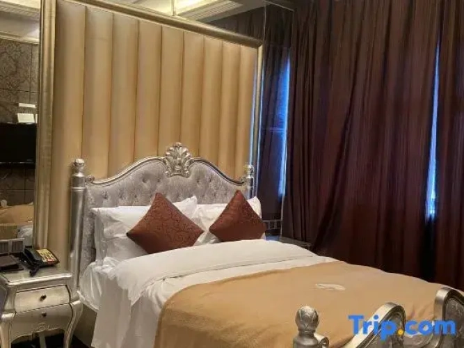 Deluxe Suite