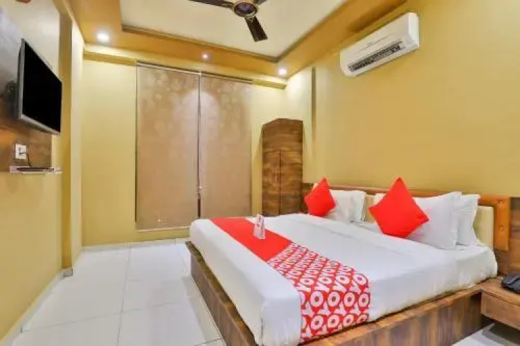 Somchandra Hotel By OYO Rooms