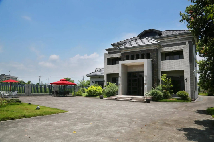 Spring Four Season Resort