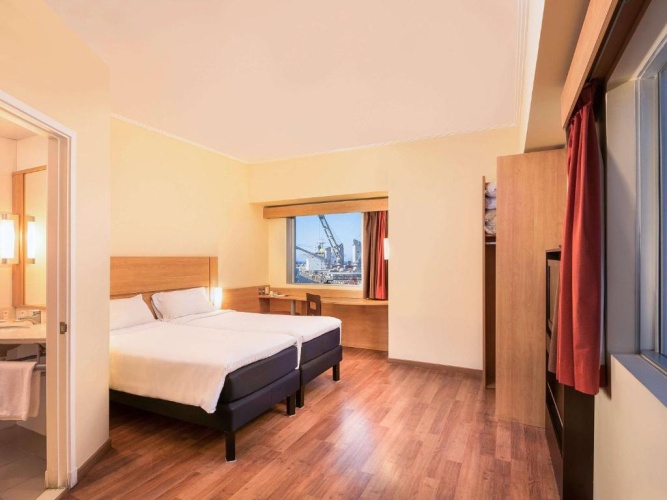 Standard Twin room with sea view