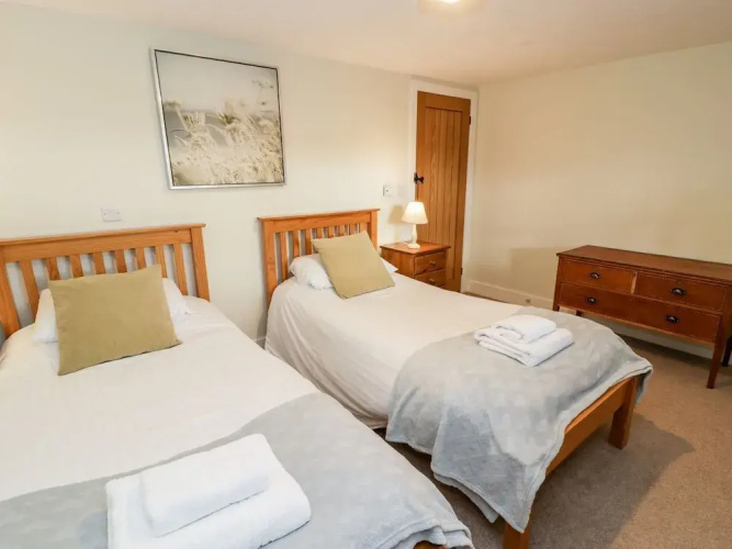 The Granary, Dee Valley Escape With hot tub