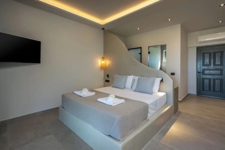 Deluxe Double Suite with balcony