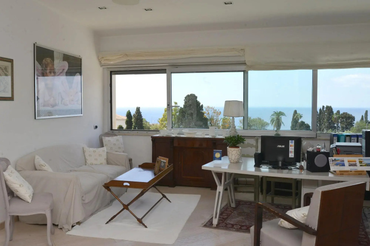 Mon Repos Luxury Suites