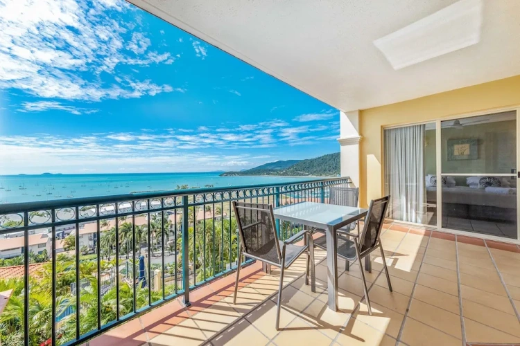 3 Bedrooms Apartment with balcony