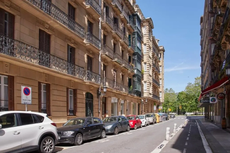 2 Bedrooms Apartment