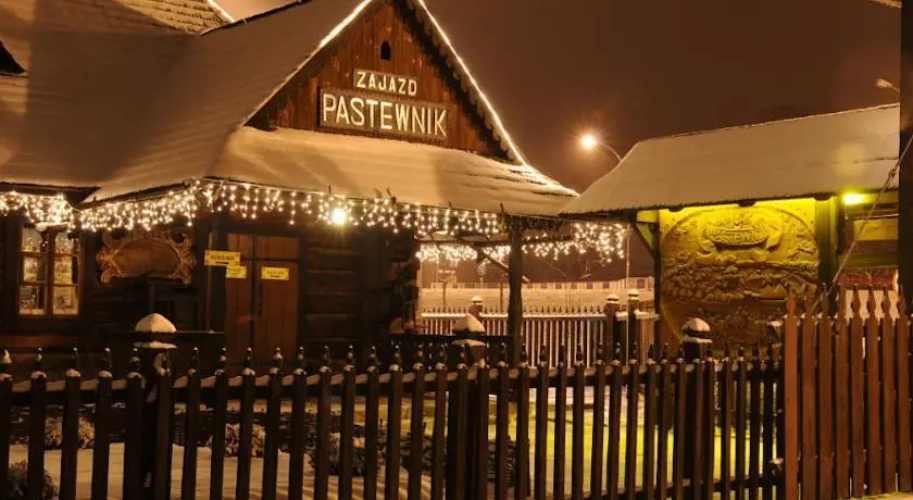 Zajazd-Camping-Skansen Pastewnik