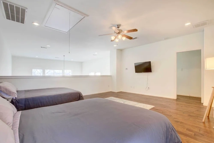 2 Bedrooms Apartment