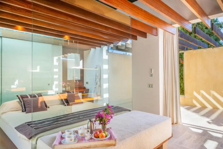 Historical house Mallorca pool wifi aircon/heat sleeps 12-14