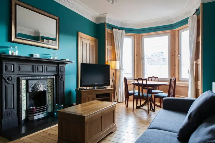 2 Bedroom Flat With Free Parking Nearby Accommodates 6