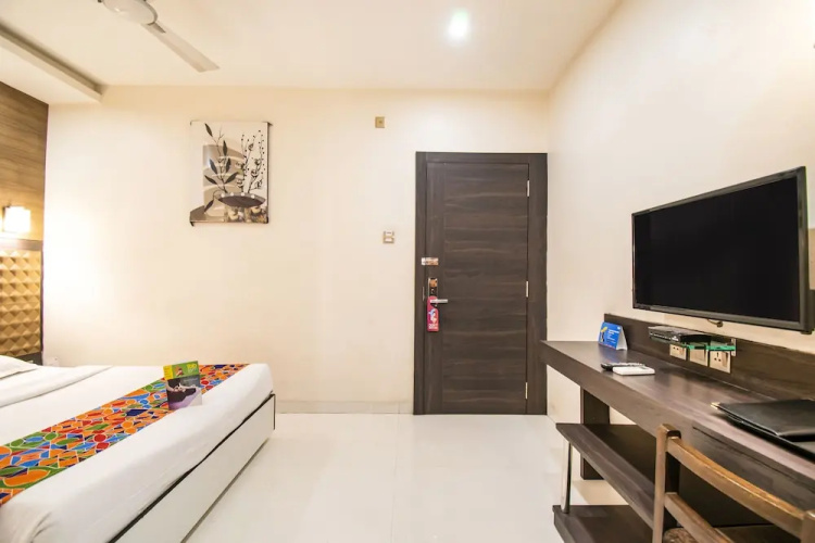 FabHotel Kiran Inn Tukoganj