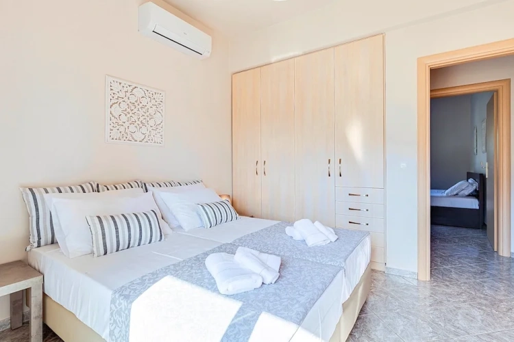 3 Bedrooms Cottage with balcony