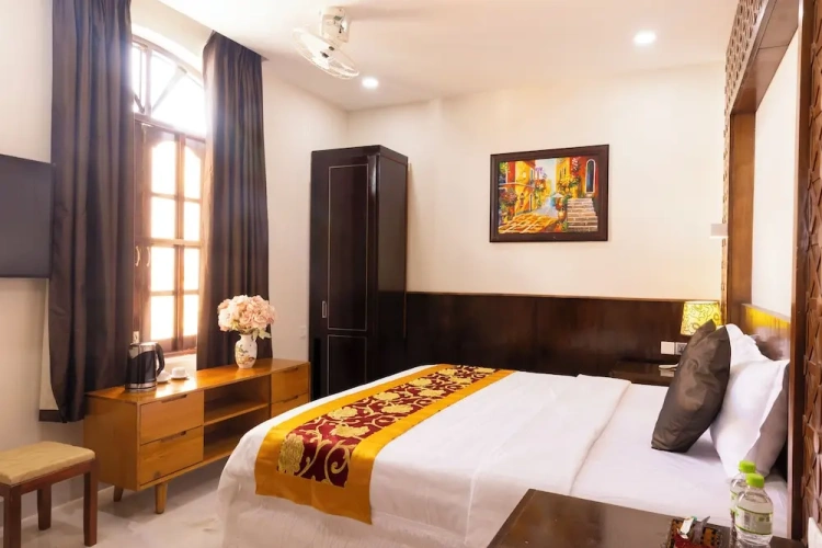 Deluxe Double room with city view