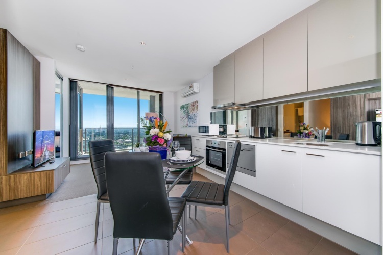 2 Bedrooms Apartment