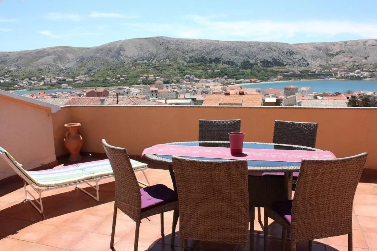 Apartment with sea view
