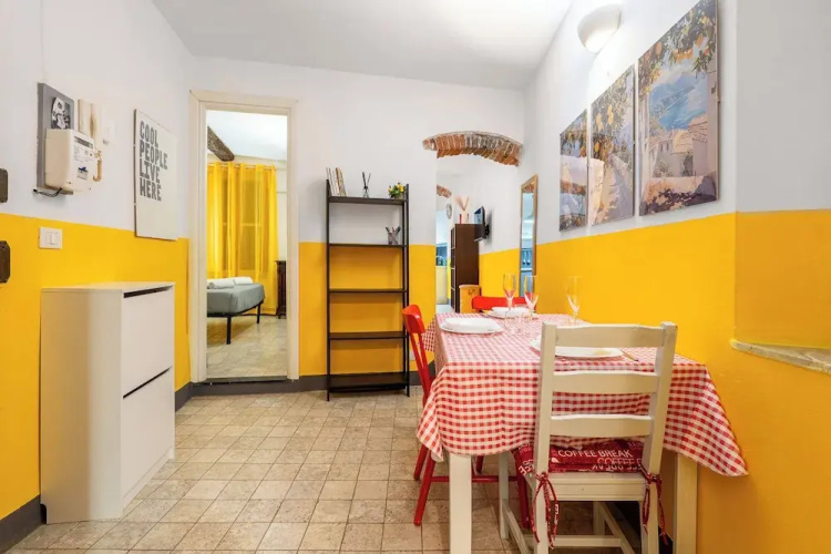 Rosa Homes THE YELLOW